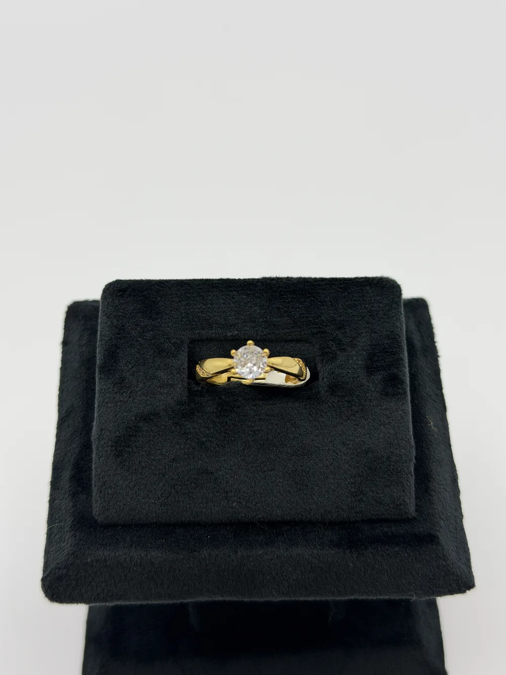 Ladies Ring 10